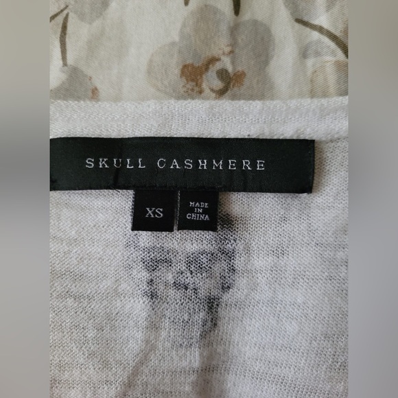 Skull cashmere sleeveless butterfly top white with print size XS - Picture 4 of 5